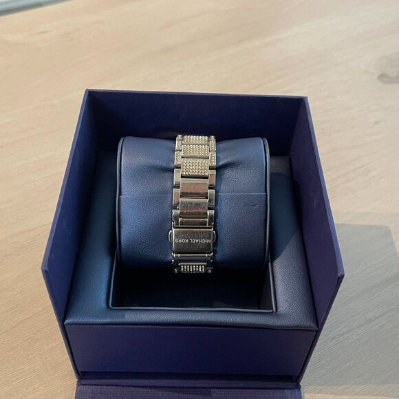 Michael Kors Women's Watch - Picture 6 of 8